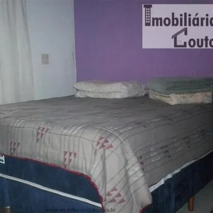 Buy this 2 bed house on Rua Professor Paulo Ferrari Massaro in Brás Cubas, Mogi das Cruzes - SP