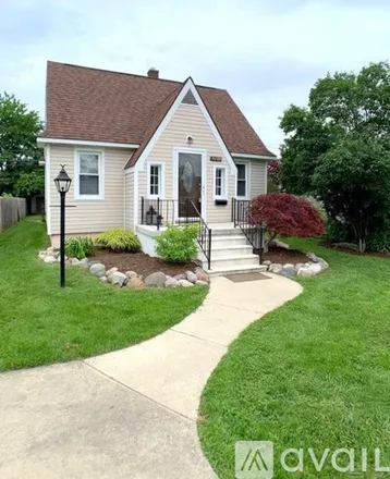 Rent this 3 bed house on 3235 Prairie Avenue