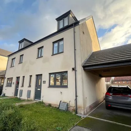 Rent this 4 bed duplex on The Unicorn in Church Road, Cardiff