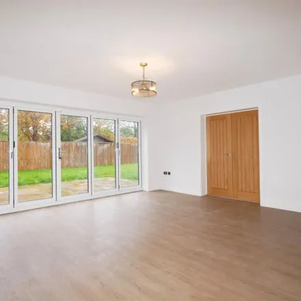 Rent this 6 bed apartment on Westfield Road in Cholsey, OX10 9QD