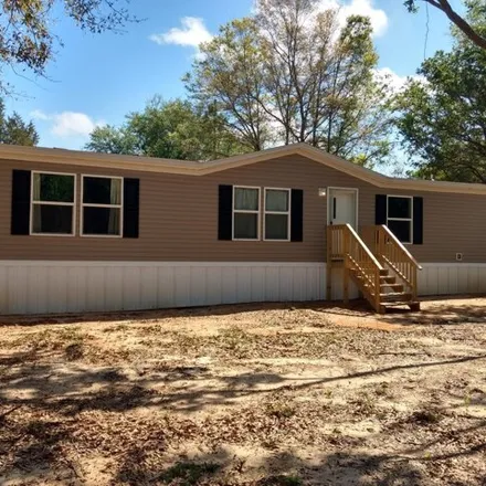 Buy this studio apartment on 2424 Cricket Lane in Holmes County, FL 32425