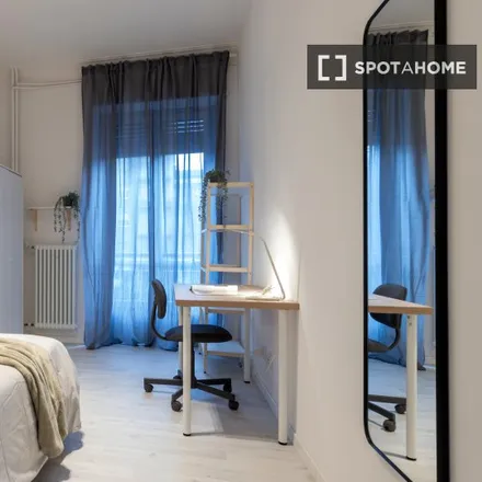 Rent this 5 bed room on Via Breglio in 59, 10147 Turin TO