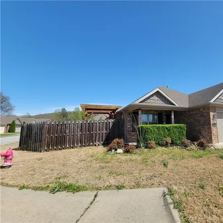Buy this 3 bed house on 2668 North Sierra Avenue in Fayetteville, AR 72703