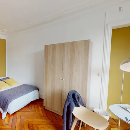 Rent this 4 bed room on 19 Boulevard de Port-Royal in 75013 Paris, France