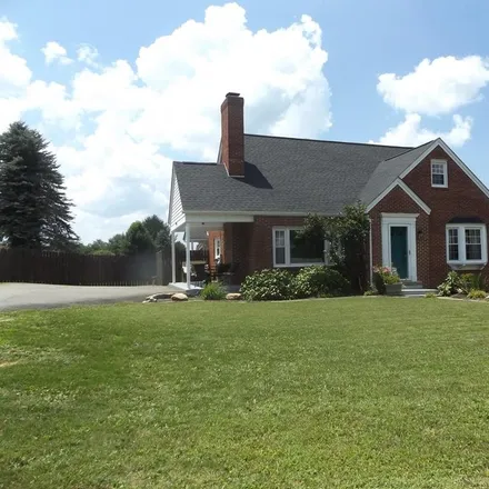 Buy this 5 bed house on 1124 North Main Street in Hillsville, VA 24343