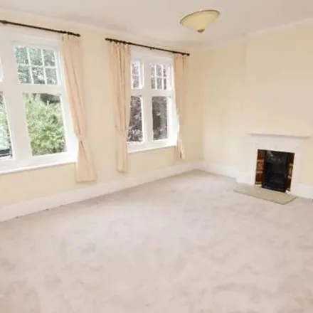 Image 2 - Kew Library, North Road, London, TW9 4HJ, United Kingdom - Apartment for rent