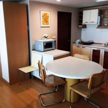 Rent this 1 bed apartment on Wanasorn Building in Phaya Thai Road, Ratchathewi District