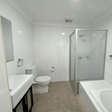 Image 2 - Freeman Street, Warwick Farm NSW 2170, Australia - Apartment for rent