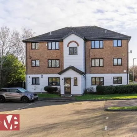 Buy this 1 bed apartment on Parrotts Field in Hoddesdon, EN11 0QU