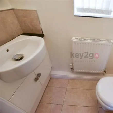 Image 6 - Deepwell View, Sheffield, S20 4SP, United Kingdom - Townhouse for rent