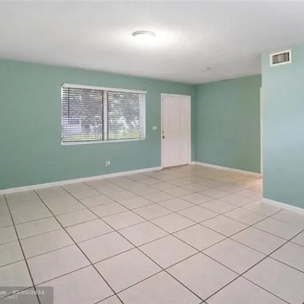 Image 5 - 902 Ne 39th St, Fort Lauderdale, Florida, 33334 - House for sale