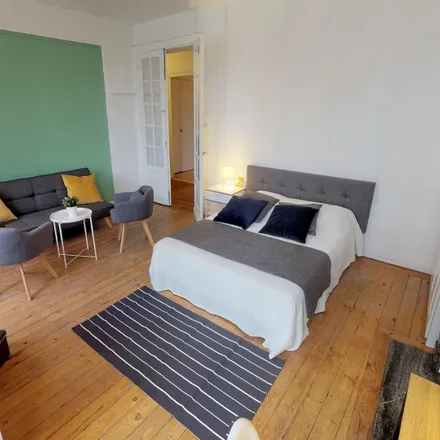 Rent this 4 bed room on 48 Rue de la Vignette