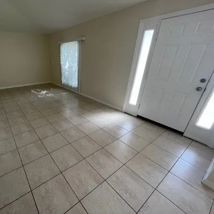 Image 2 - 326 Nicholas Parkway East, Cape Coral, FL 33990, USA - House for rent