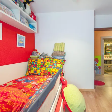 Rent this 4 bed room on Carrer de Rascanya in 11, 46015 Valencia