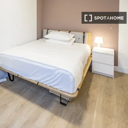 Rent this 4 bed room on Delflandplein in Voorburgstraat, 1062 HP Amsterdam