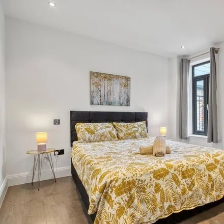 Image 5 - London, SW18 5LY, United Kingdom - Apartment for rent