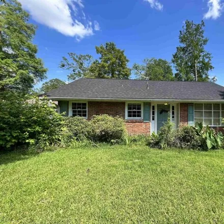 Rent this 4 bed house on 13523 Kathleen Drive in Barkley Place, East Baton Rouge Parish