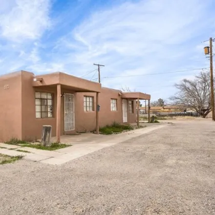 Buy this studio house on 1546 Dies Avenue in Las Cruces, NM 88005