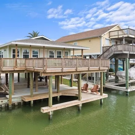 Buy this 2 bed house on 16670 Pelican Road in Jamaica Beach, Galveston County