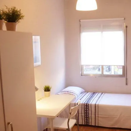 Rent this 3 bed room on Madrid in Colegio Público Gonzalo de Berceo (II), Calle Leiría