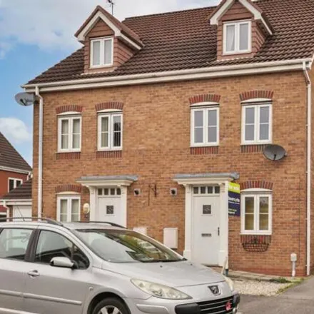 Buy this 4 bed duplex on Meadow Rise in Hull, HU7 3AG