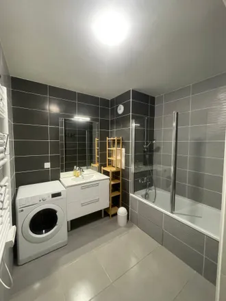 Rent this 3 bed apartment on 2 Avenue de la Gare in 91160 Longjumeau, France