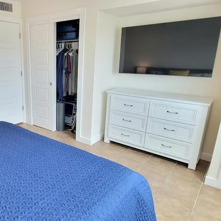 Rent this studio apartment on 5008 Gulf Blvd