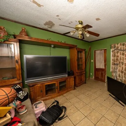 Image 5 - 911 Okane St, Laredo, Texas, 78040 - House for sale
