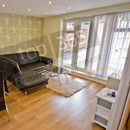Rent this 6 bed townhouse on 9 Park Road in Nottingham, NG7 1LB