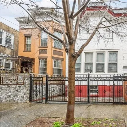 Buy this 11 bed house on 671 East 224th Street in New York, NY 10466