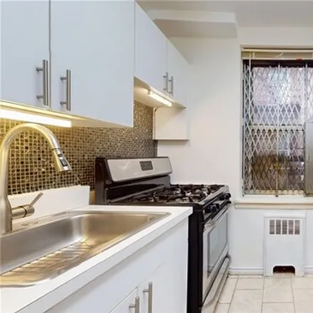 Image 3 - 64-74 Saunders Street, New York, NY 11374, USA - Apartment for sale