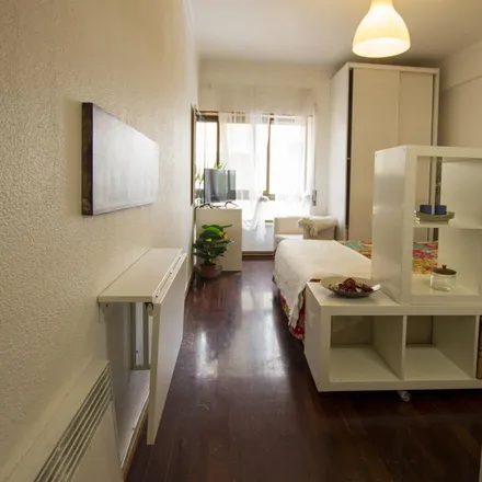 Image 1 - Minipreço, Praceta do Comércio, 2610-159 Amadora, Portugal - Apartment for rent