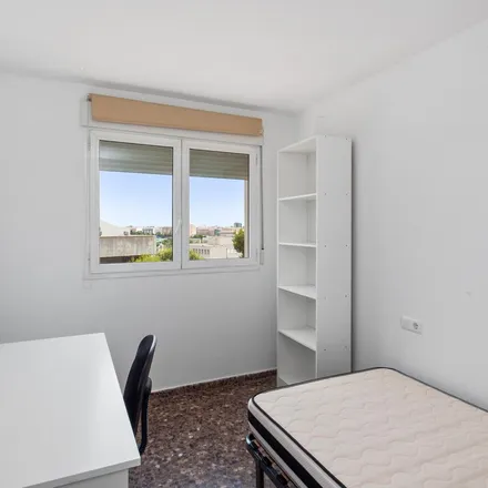 Rent this 3 bed apartment on Botànic Café in Calle Botánico Cabanilles, 12006 Castelló de la Plana