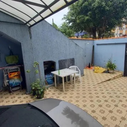 Buy this 5 bed house on Rua Fumio Miyazi in Guilhermina, Praia Grande - SP