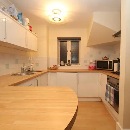 Image 2 - Huntingdon Road, Knaphill, GU21 3JW, United Kingdom - Townhouse for rent