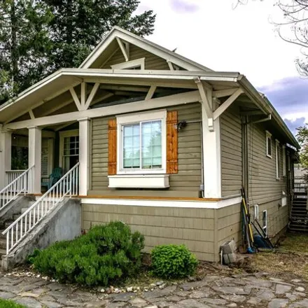 Buy this 3 bed house on 945 Wabash Avenue in Medford, OR 97504