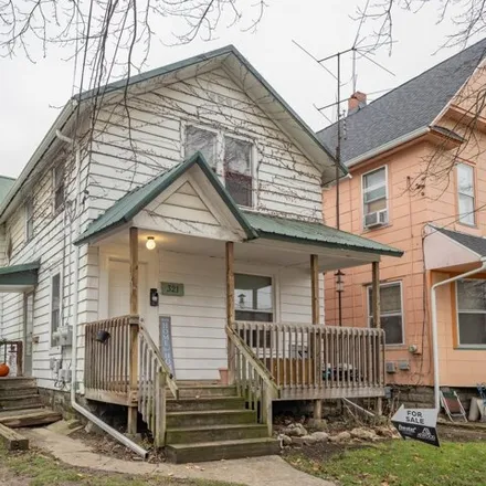 Buy this studio house on 361 Burr Oak Street in Kalamazoo, MI 49001