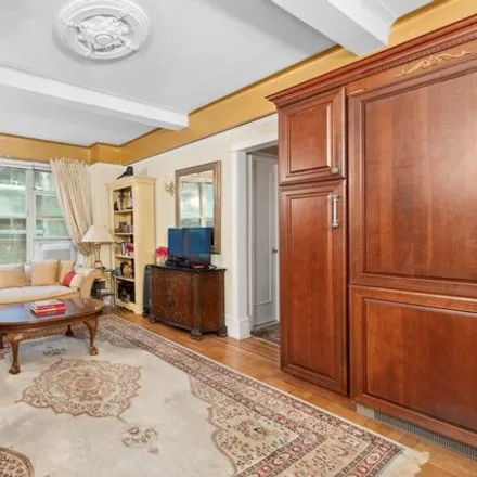 Image 3 - 225 East 79th Street, New York, NY 10075, USA - Apartment for sale