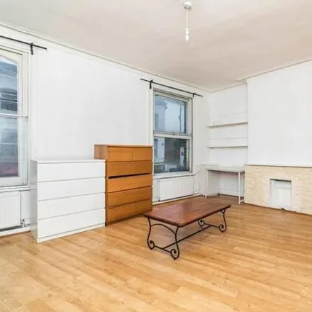 Rent this 3 bed apartment on C&G Chinese supermarket in West Green Road, London