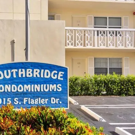 Buy this 1 bed condo on 3915 South Flagler Drive in West Palm Beach, FL 33405