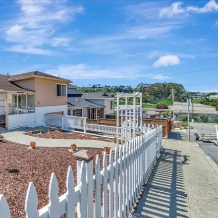 Buy this 2 bed house on 270 Garden Lane in Broadmoor, San Mateo County