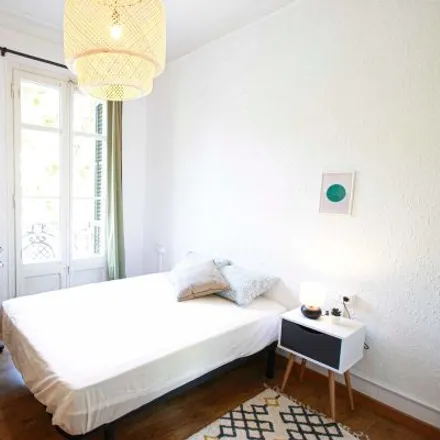 Rent this 3 bed room on Carrer de Calàbria in 98 B, 08001 Barcelona