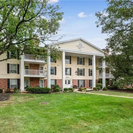Buy this 2 bed condo on 1525 Hampton Hall Drive in Chesterfield, MO 63017