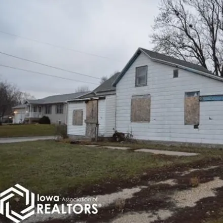 Buy this studio house on 64 9th Place Northeast in Hampton, IA 50441