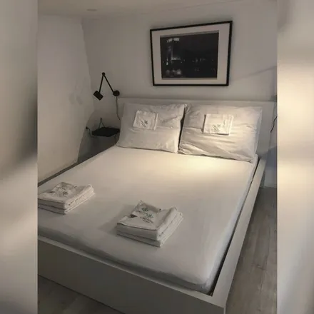 Rent this 1 bed apartment on Budapest in Gönczy Pál utca 3, 1093