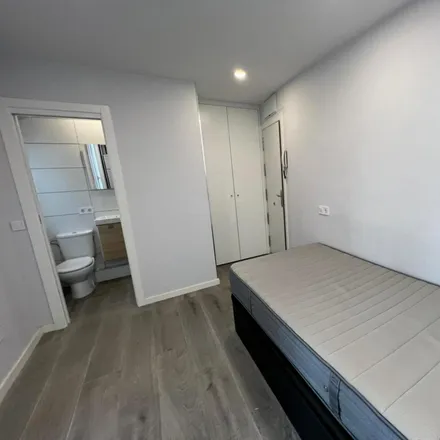 Image 2 - Calle Angosta de los Mancebos, 8, 28005 Madrid, Spain - Apartment for rent