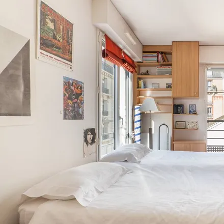 Rent this 3 bed apartment on Paris