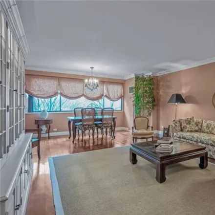 Image 4 - North Shore Towers Building 1, Grand Central Parkway, New York, NY 11005, USA - Apartment for sale
