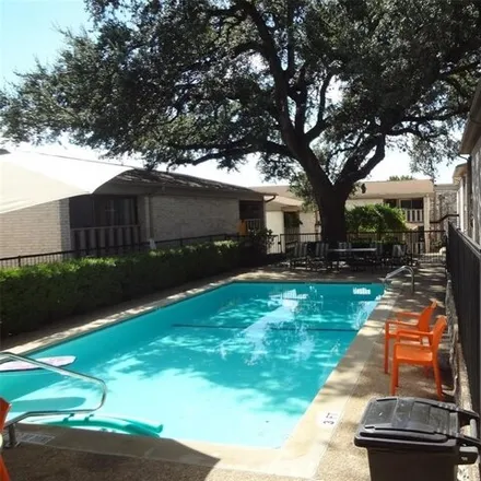 Buy this 1 bed condo on 1304 Summit Street in Austin, TX 78741