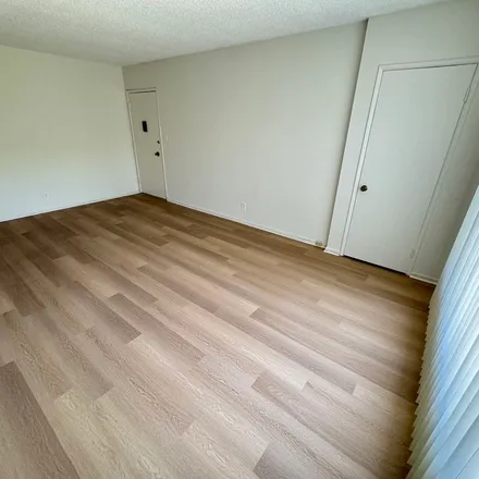 Rent this 1 bed apartment on 11240 Playa Court in Culver City, CA 90230